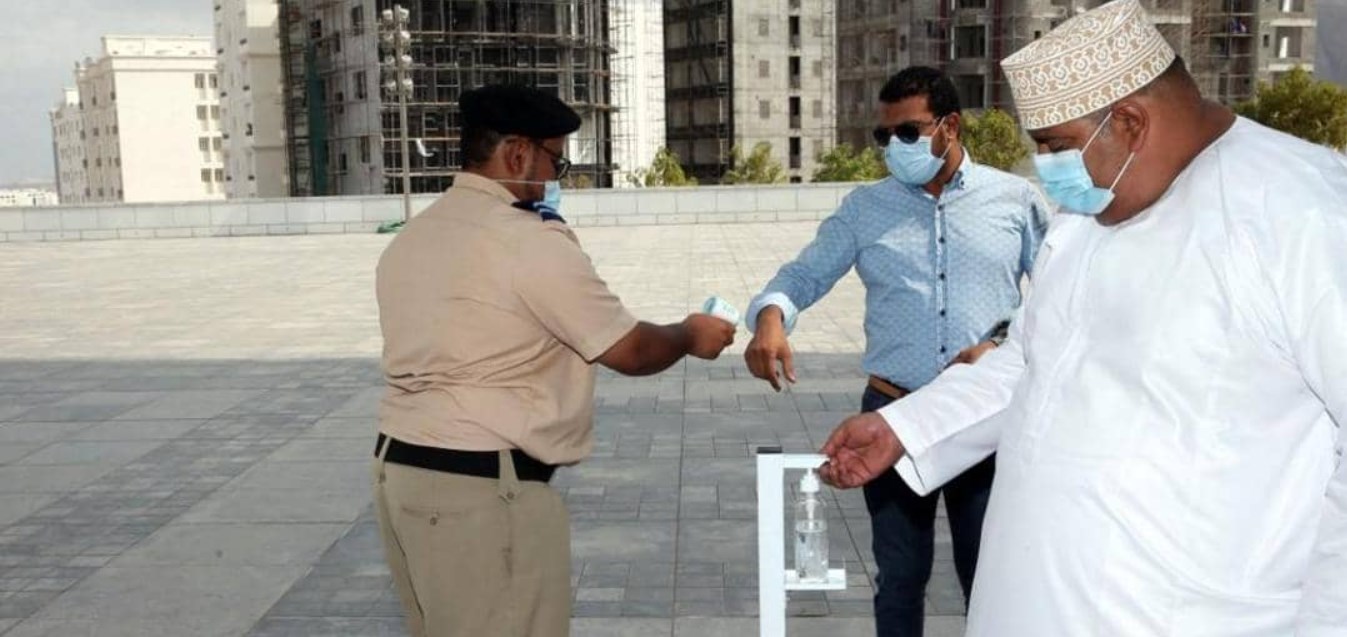 سلطنة عمان تبدأ حظر استقبال مواطني