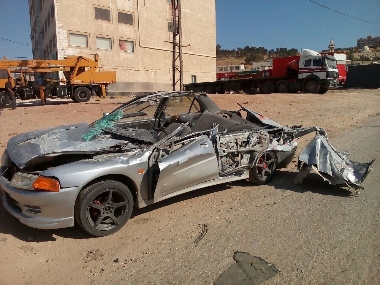 وفاة و3 اصابات خطرة بتدهور مركبه