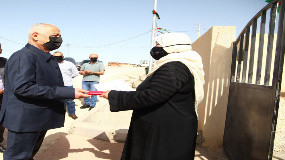 العيسوي يسلّم 19 مسكنا لأسر عفيفة