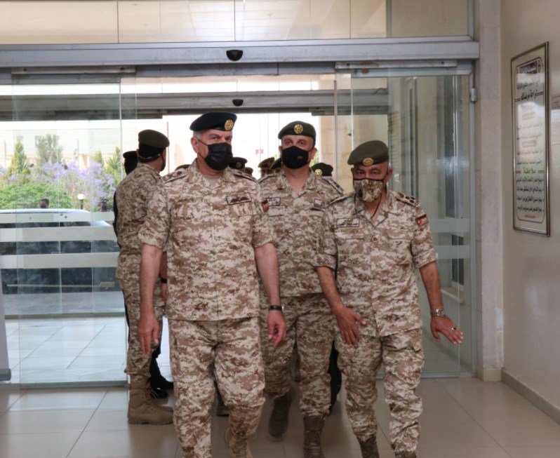 الحنيطي يزور مستشفي الأمير راشد بن