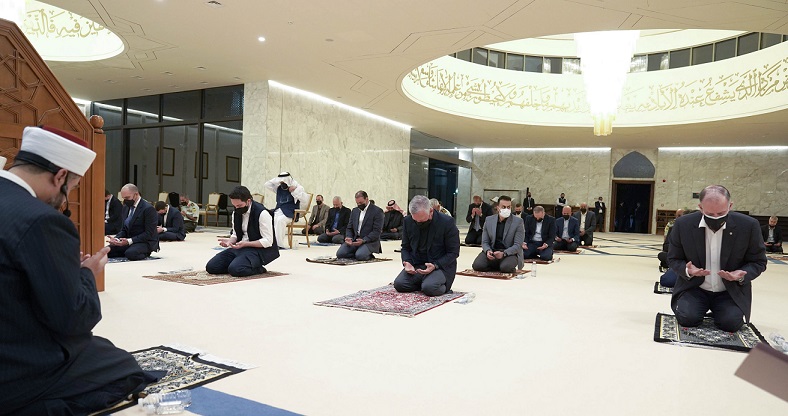 الملك وولي العهد يحييان ليلة القدر