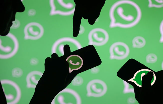 واتساب تتراجع مؤقتا عن التهديد بحذف