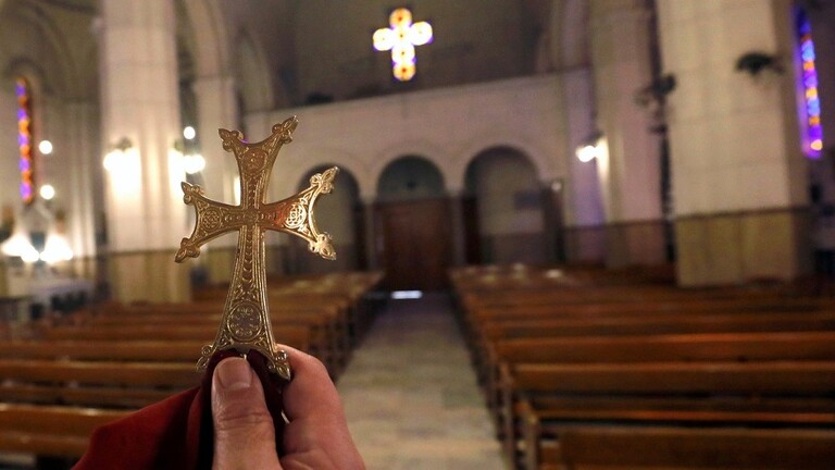 مصر.. كنائس شبرا تغلق أبوابها وتعلق