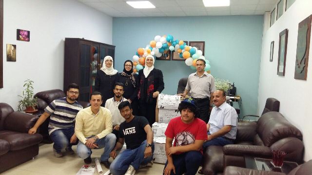 طلبة جامعة عمان الأهلية يوزعون ’طرود