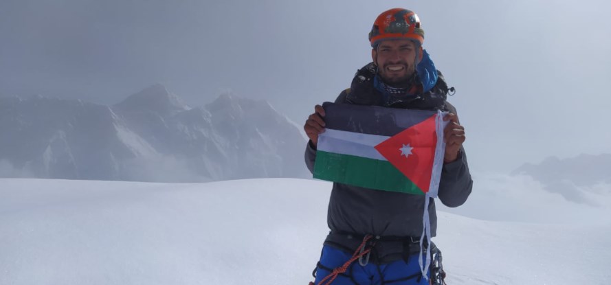 الاردني احمد بني هاني يصل قمة