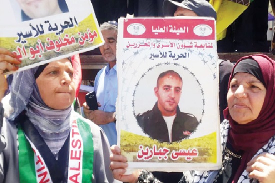 خفايا تعليق إضراب الأسرى الفلسطينيين