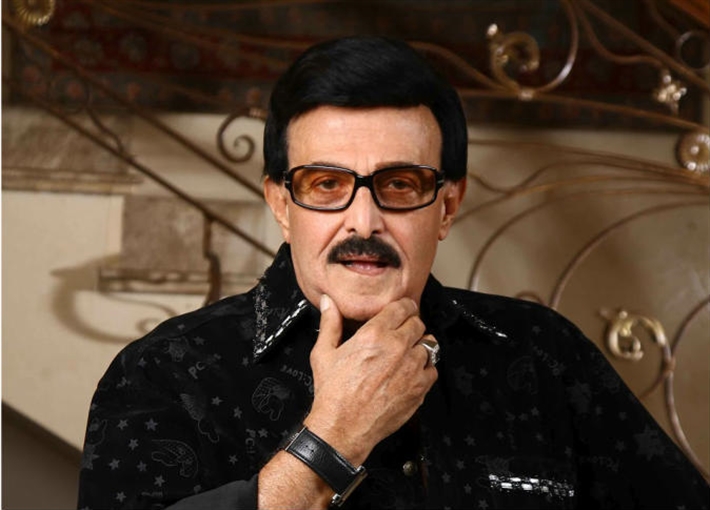 الشائعات تلاحق سمير غانم على سرير