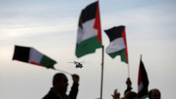 رياضيون يساندون الفلسطينيين في الملاعب وعلى