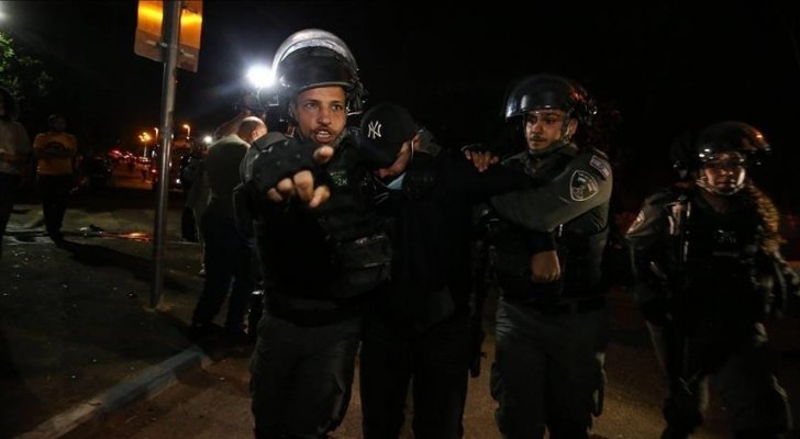 شرطة الاحتلال الاسرائيلي تعتدي على الفلسطينيين