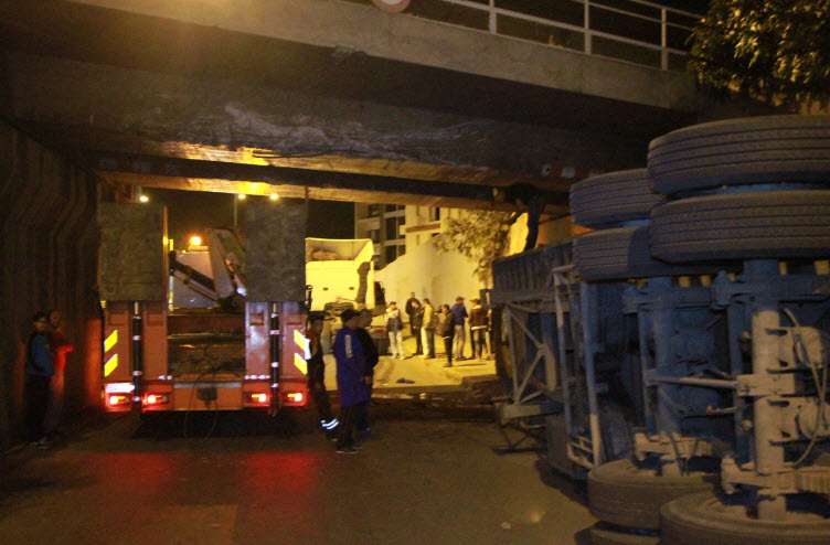 انقلاب شاحنة على الصحراوي