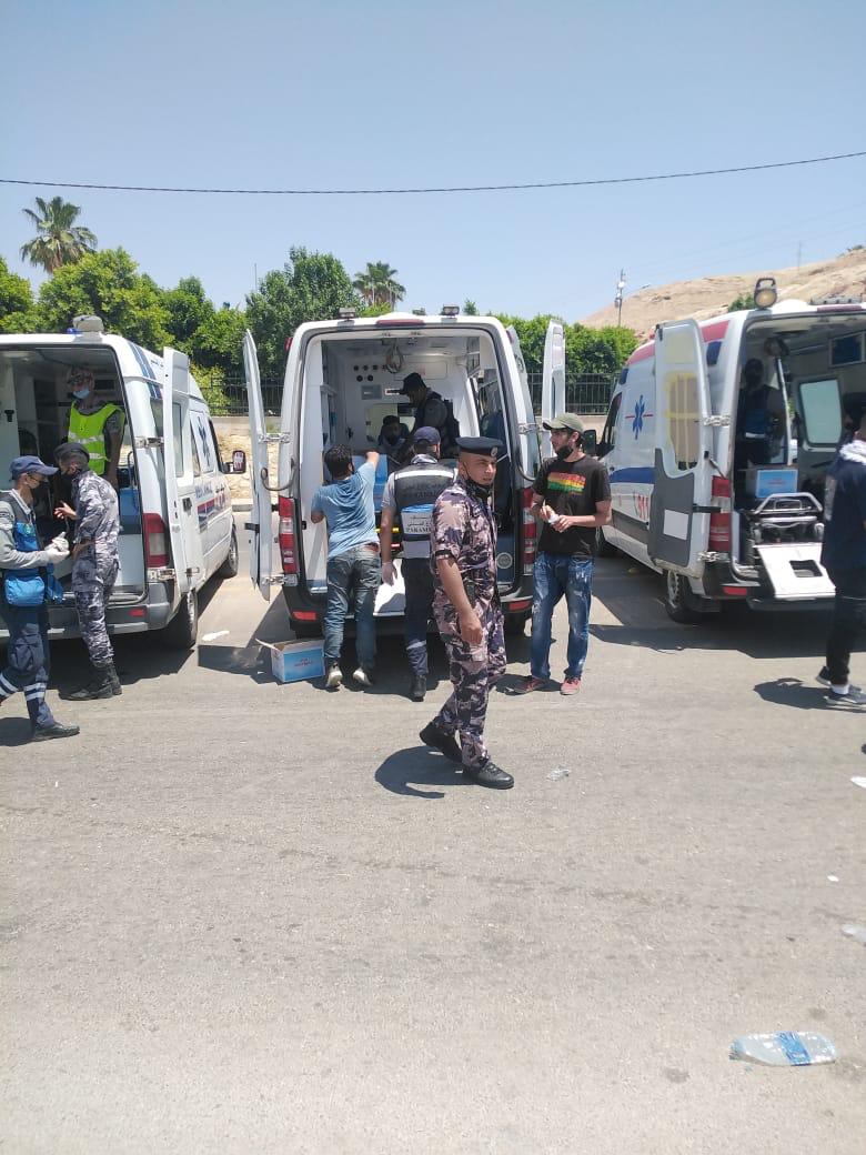 هذا ما فعله الدفاع المدني للمتظاهرين