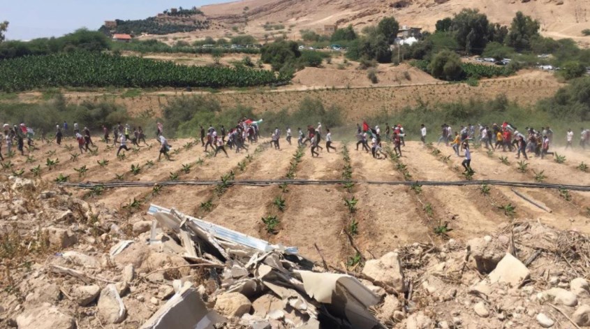 وصول المتظاهرين إلى مناطق قريبة من