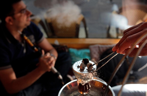 السعودية تسمح بتقديم الأرجيلة للحاصلين على