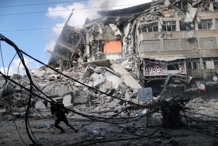 بينهم 5 أطفال.. ثمانية شهداء في