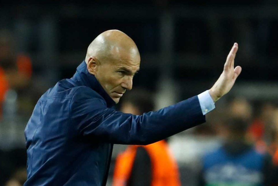 زيدان يبلغ لاعبيه بالرحيل