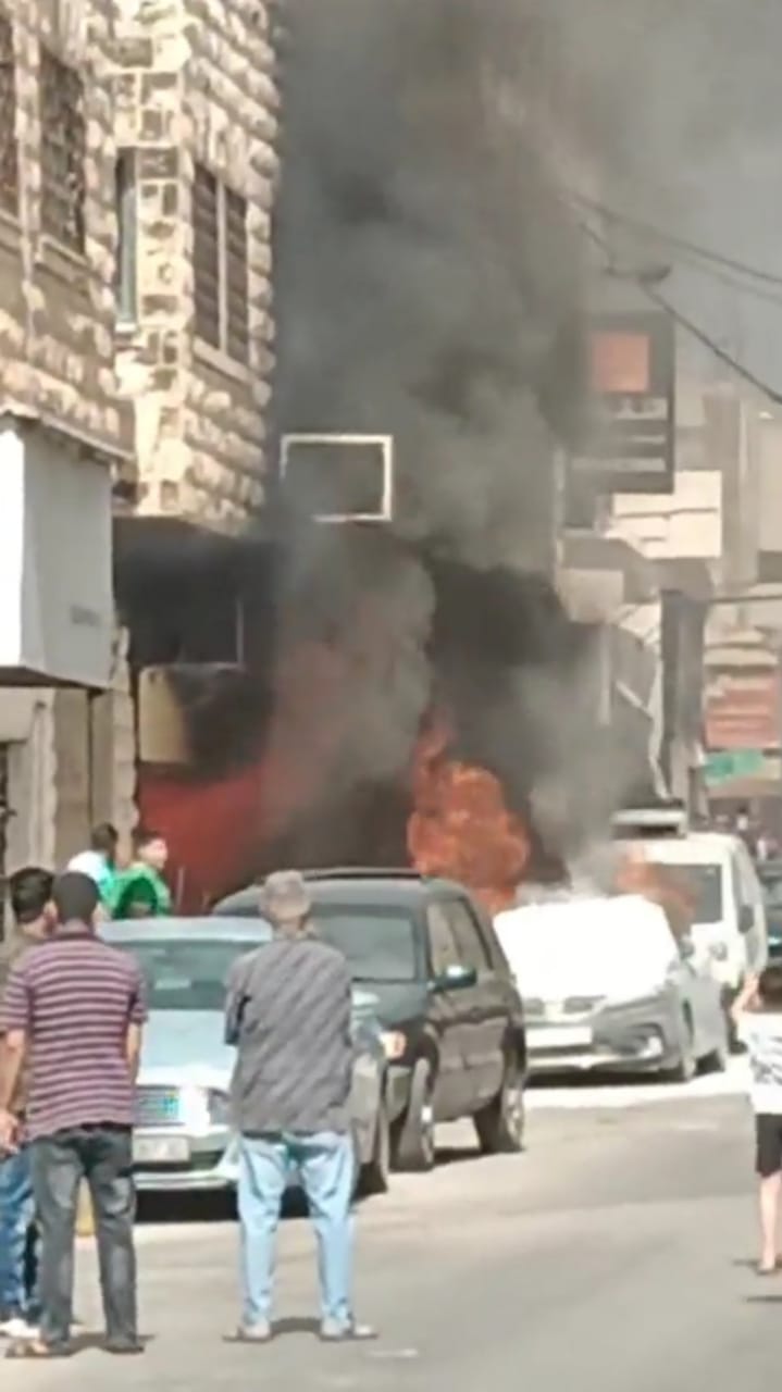 إخماد حريق بمحل تجاري ومركبة في