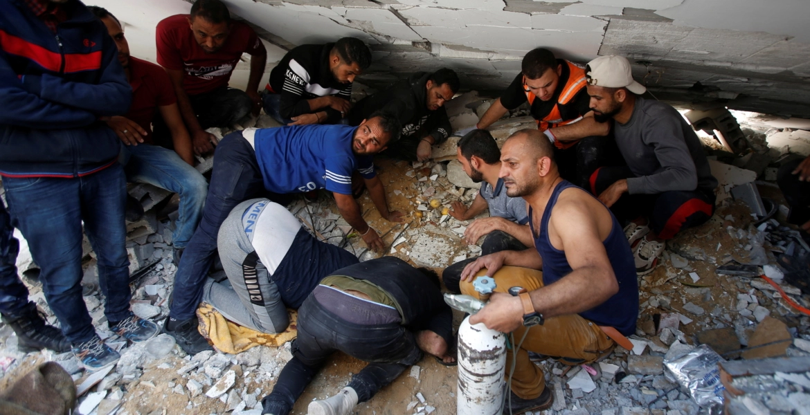 “يمّا أمانة خليكي معي”.. فيديو لشاب