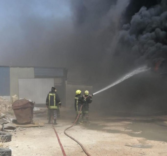 حريق مصنع في عمّان والأمن يصدر