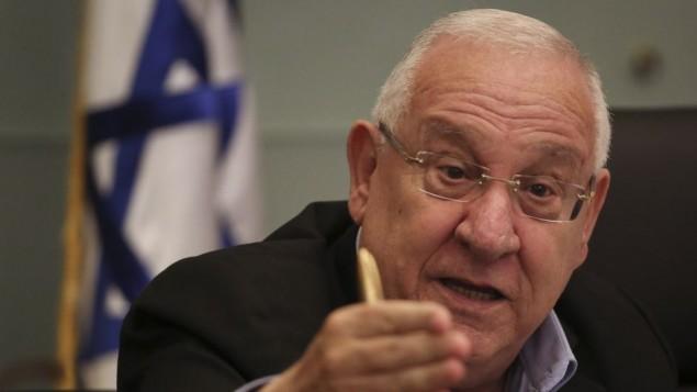 نقل رئيس الاحتلال إلى المستشفى