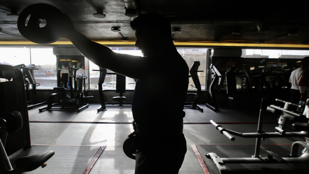 الحكومة تمدد إغلاق قطاعات بينها الأكاديميات