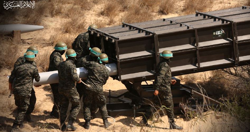 استهداف حافلة جنود بصاروخ موجه.. شهيد