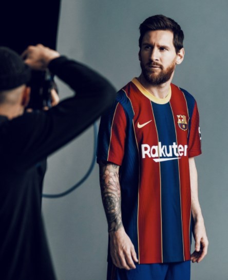 ميسي يقرّر البقاء في برشلونة