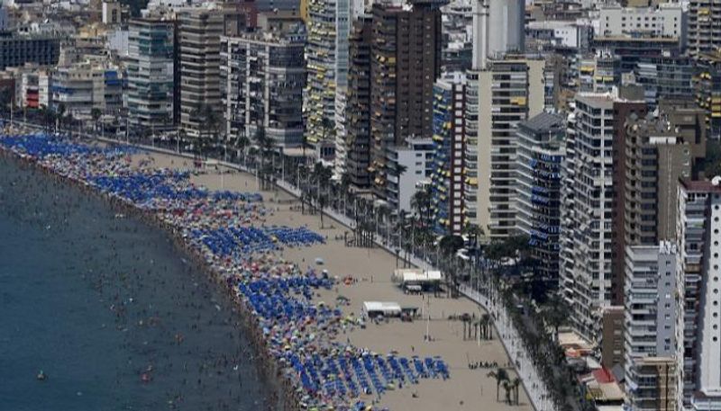 إسبانيا تفتح أبوابها للسياح من 10