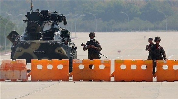 جيش ميانمار يعلق عمل 125 ألف