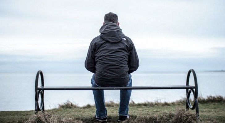 استطلاع: العزاب عانوا نفسيا أكثر من