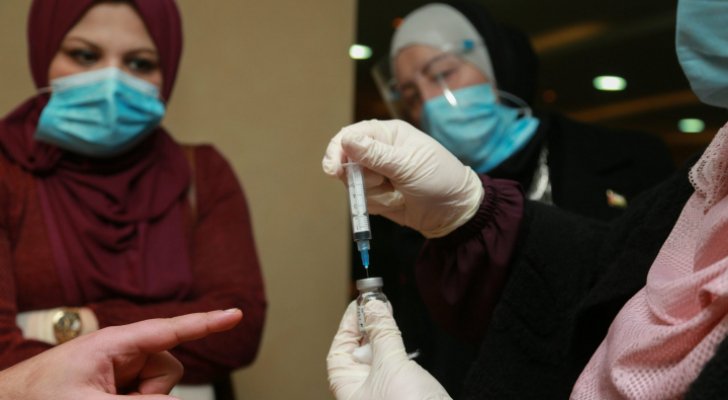 10 آلاف معلم ومعلمة تلقوا لقاح