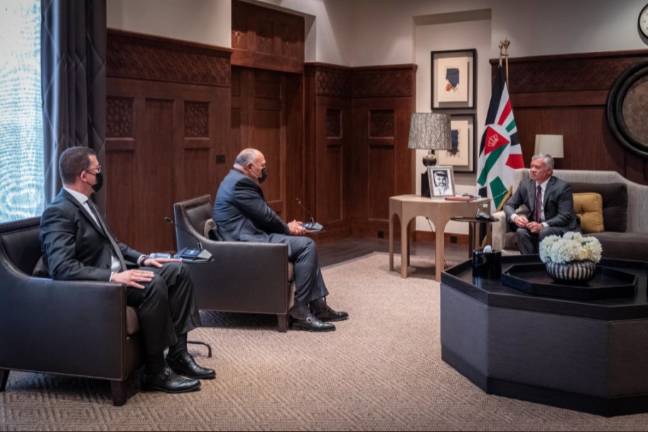 الملك: ضرورة البناء على وقف إطلاق