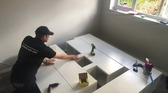 يوفر 1000 دولار بتصميم سرير من