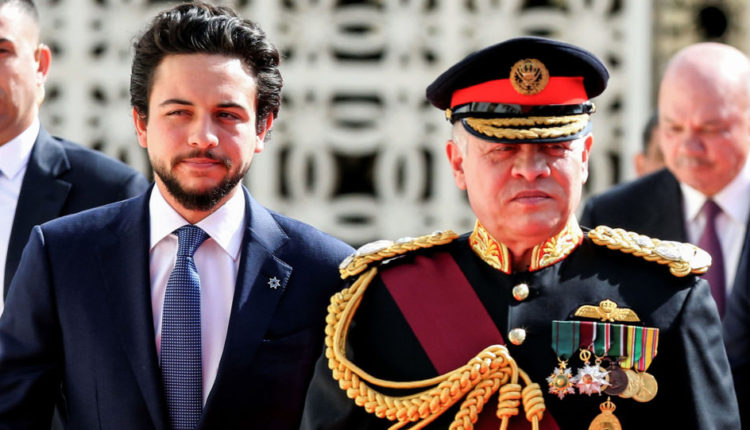 الملك وولي العهد يتلقيان برقيات بمناسبة