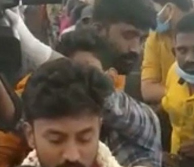 هندي يحجز طائرة لإقامة حفل زفاف