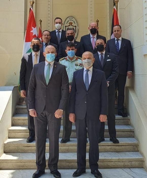 موفد الرئيس المصري ينقل تهانيه للسفارة