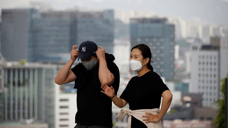 سيئول تسمح لبعض الفئات بالتحرك من