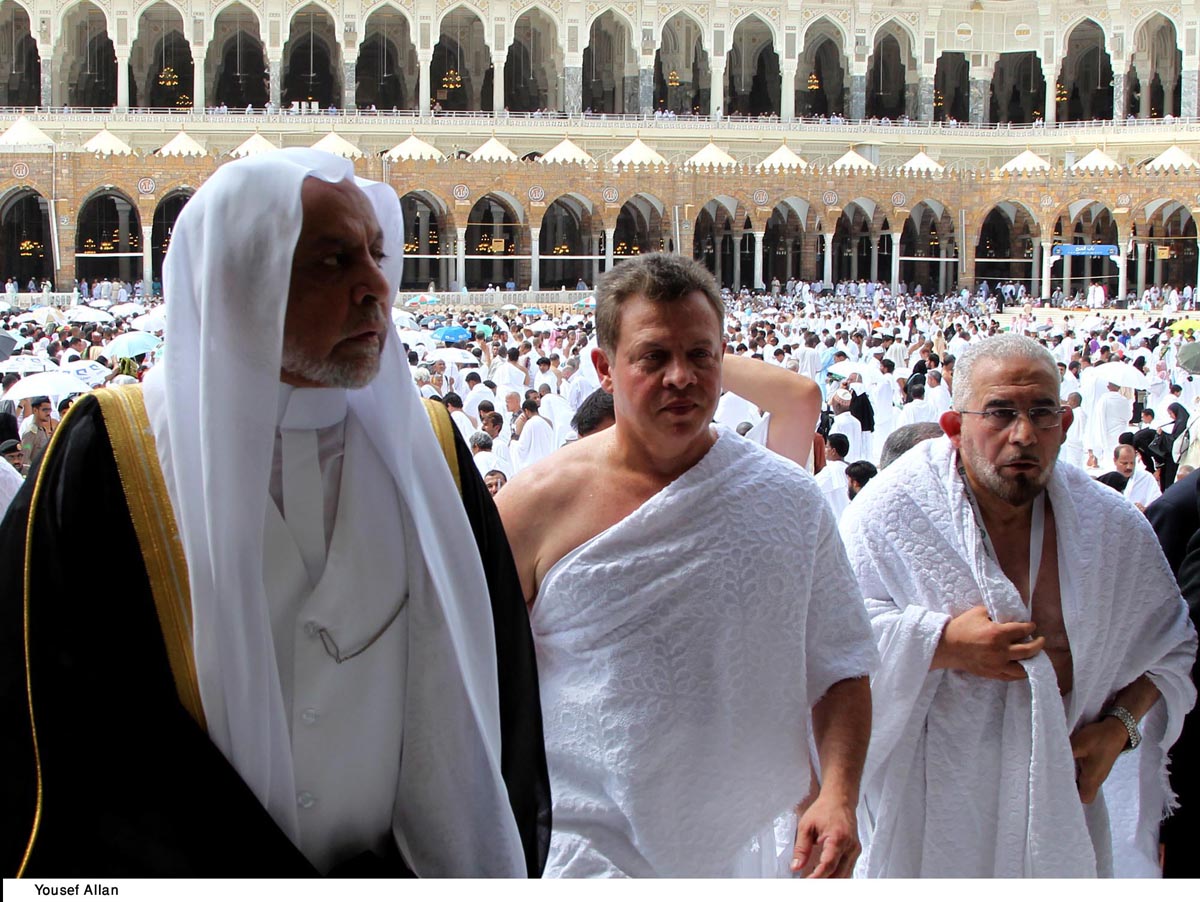 الملك في السعودية اليوم لأداء مناسك