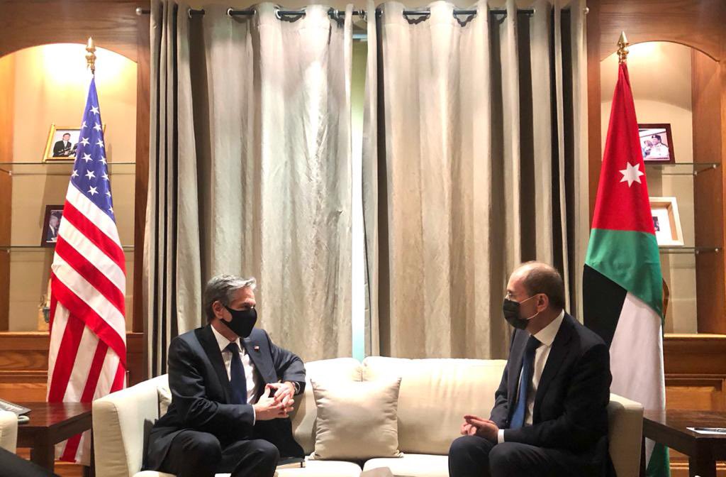 الصفدي وبلينكن يبحثان وقف إطلاق النار