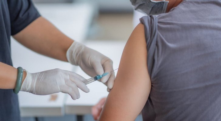 تلقيح 3941 معلما ومعلمة في ألوية