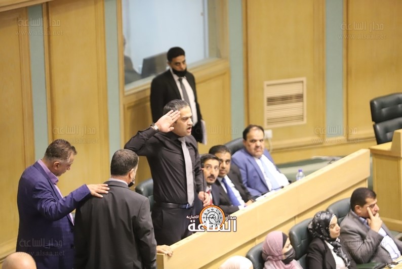 مناقشة قرار اللجنة القانونية حول مذكرة