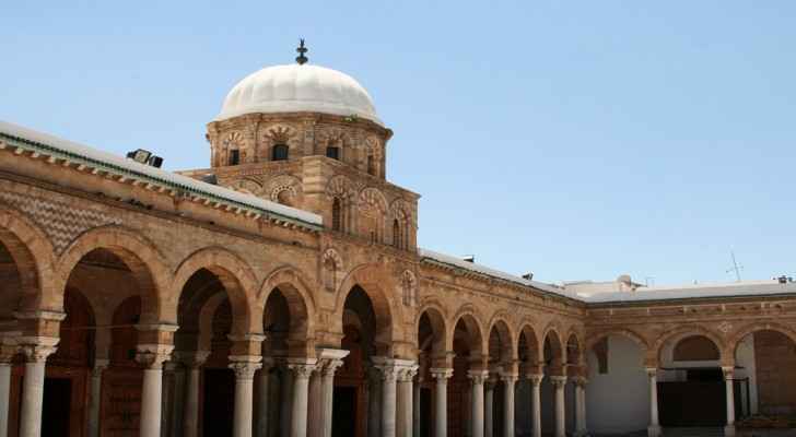 تونس تمنع الاعتكاف والتهجد في المساجد