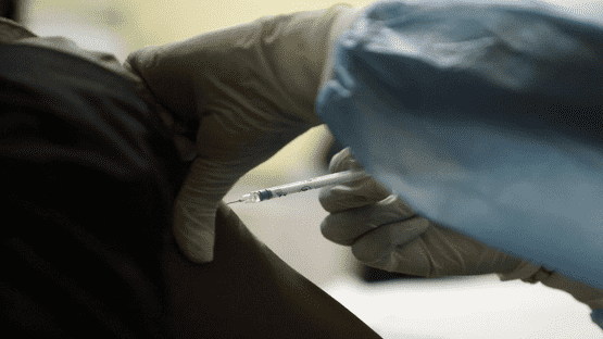 إعطاء اللقاح للعاملين بالقطاع السياحي بجرش