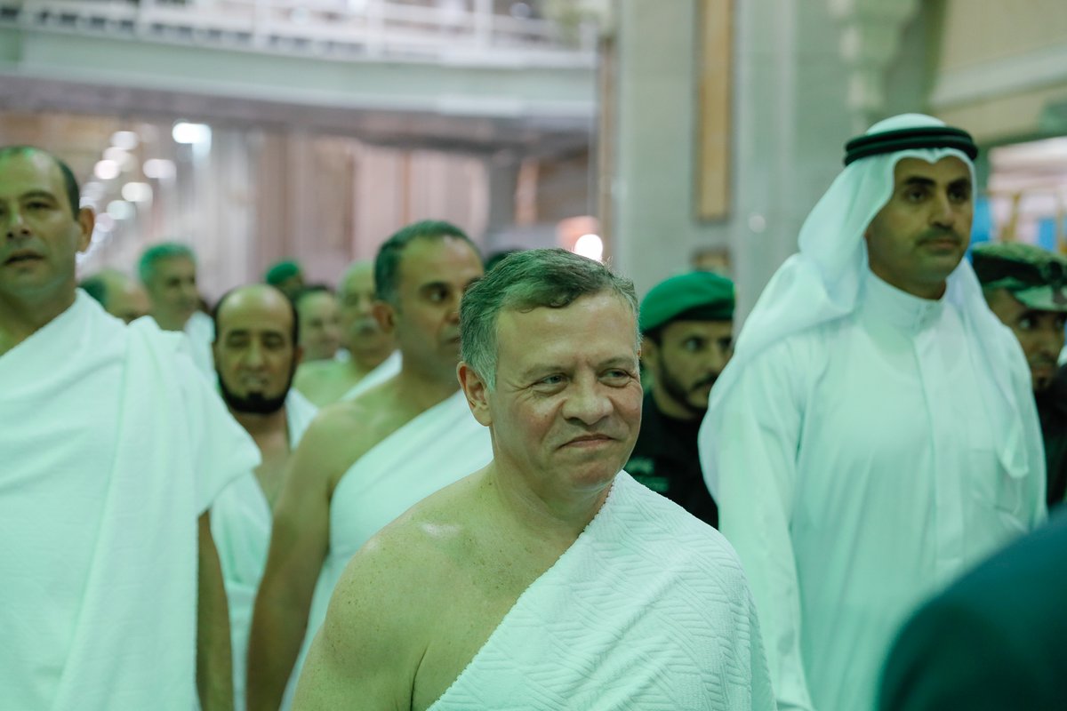 الملك يلتقي خادم الحرمين بعد أدائه