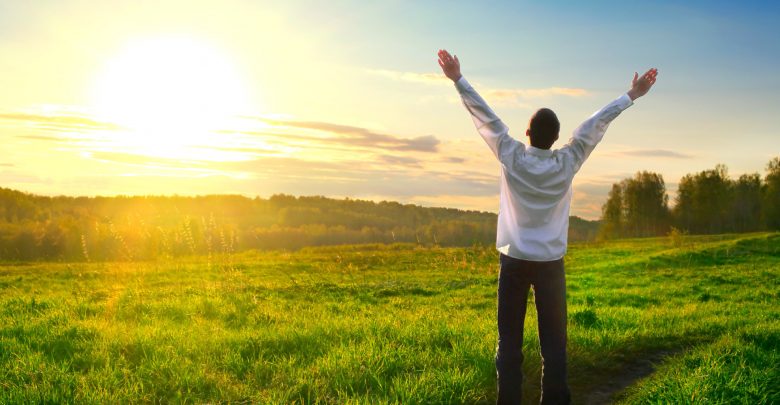 خبراء يكشفون مفتاح الشعور بالرضا والسعادة