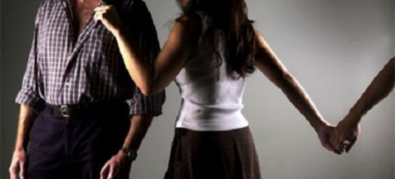 مصري أبلغ زوجته رغبته بالزواج من