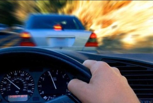 مركبة بهذه السرعة على طريق شويعر
