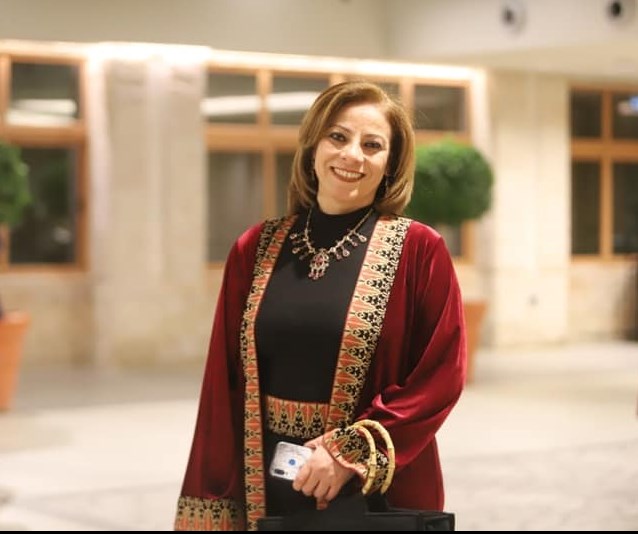 الزميلة ايمان أبو قاعود تغادر المجلس