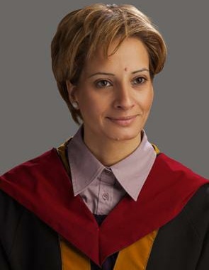 الدكتورة عائدة العواملة.. مبارك الترقية