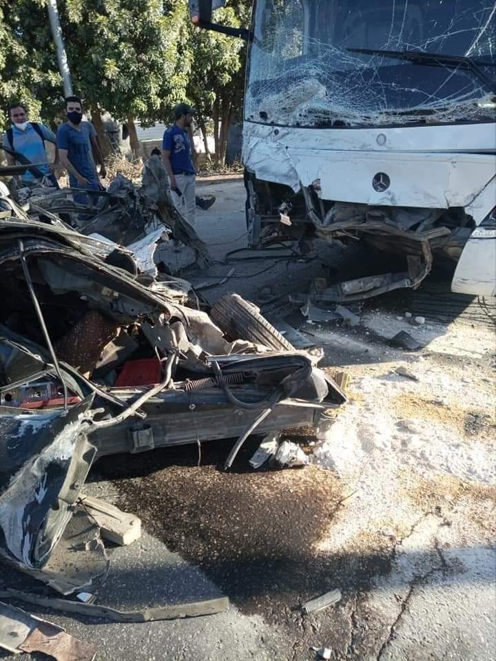 وفاة و6 إصابات بحادث تصادم في