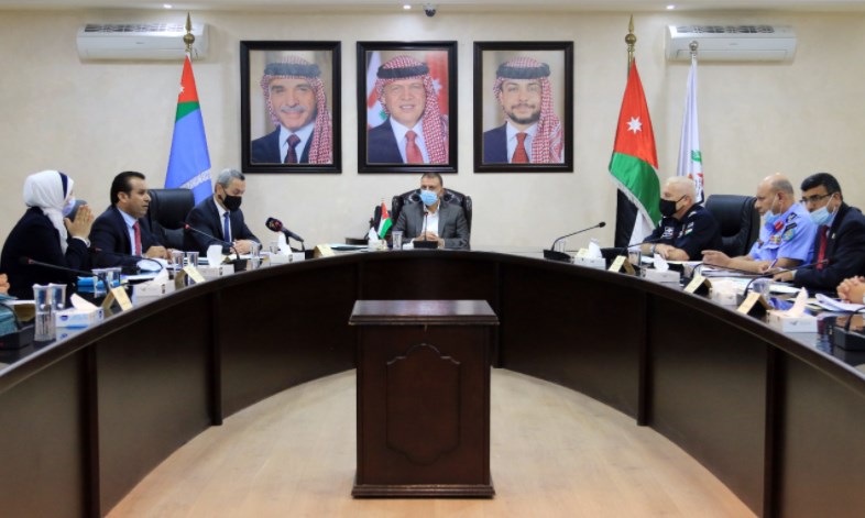 الفرايه وابو قديس يناقشان الإجراءات الامنية